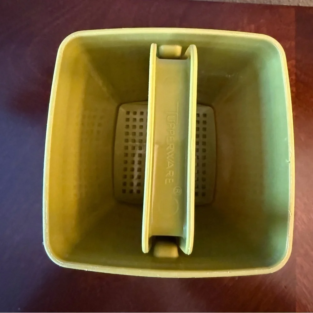 Tupperware vintage olive